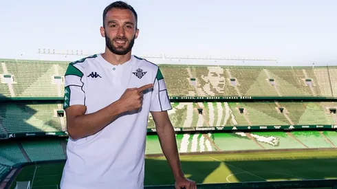 El defensor vuelve a Real Betis, equipo en el que disputó 66 partidos entre 2015 y 2017.