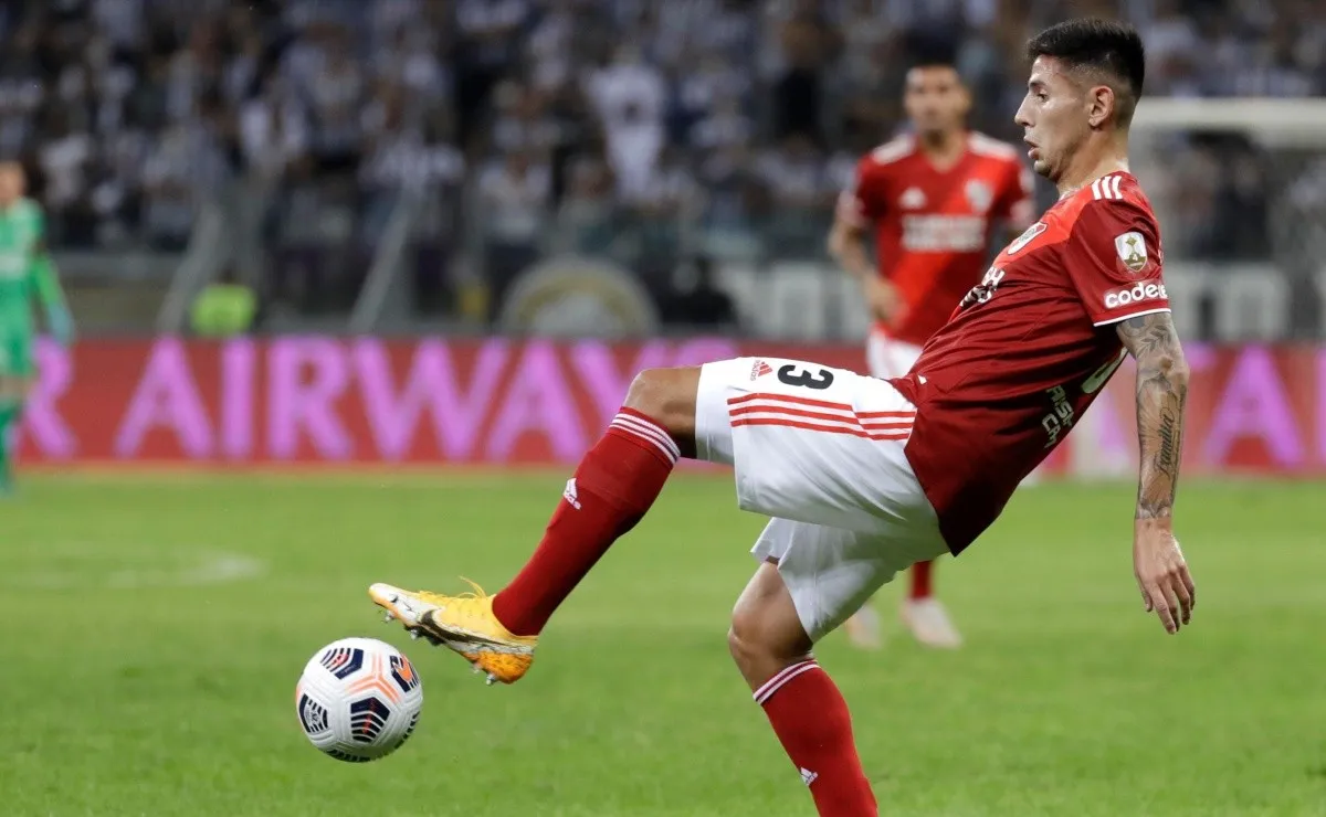 El lateral no pudo terminar el primer tiempo ante Mineiro.