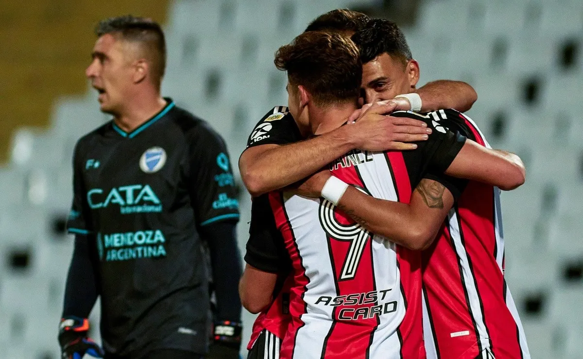 River aplastó a Godoy Cruz en el último enfrentamiento.