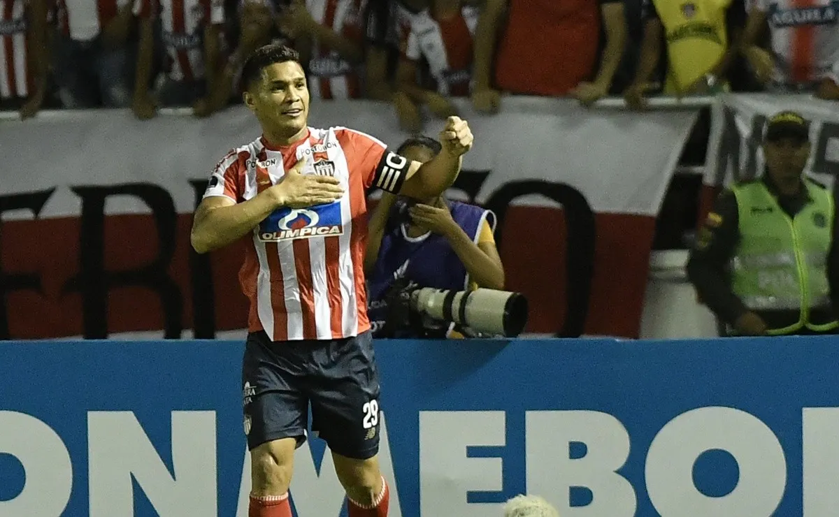 El colombiano abandonó Junior y está muy cerca de firmar en su nuevo club.