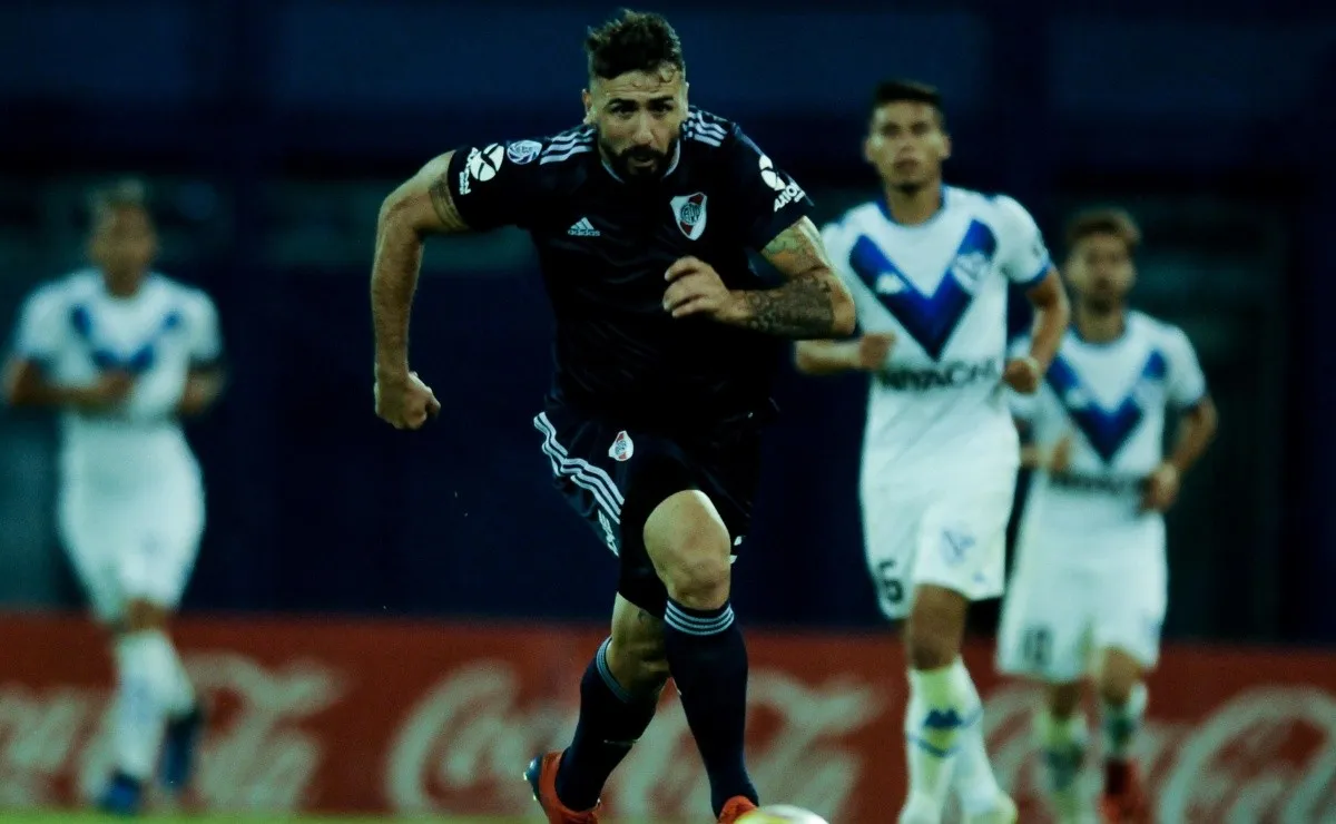 Lucas Pratto tendría todo arreglado para jugar en Vélez, pero si el Fortín no vende a un futbolista al exterior, recién podría sumarse a fin de año.