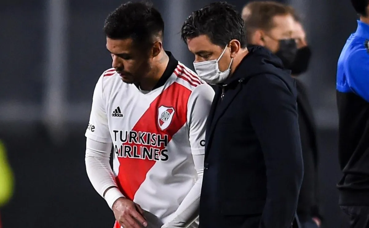 Marcelo Gallardo evalúa las posibles variantes para reemplazar a Díaz.