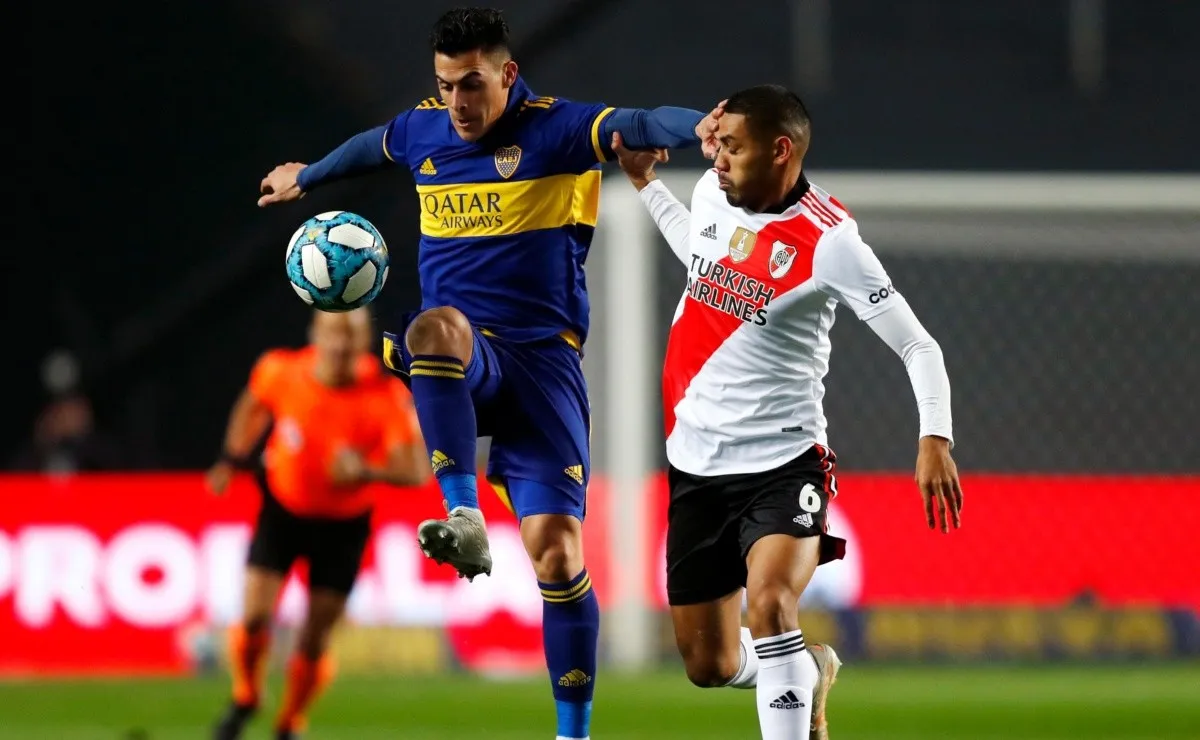 River y Boca disputan un nuevo Superclásico del fútbol argentino.