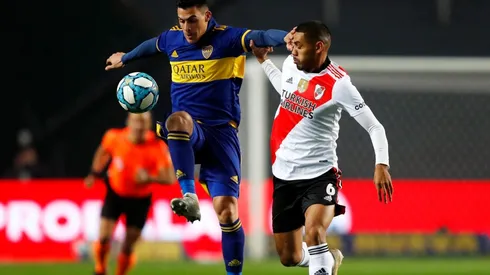 River y Boca disputan un nuevo Superclásico del fútbol argentino.