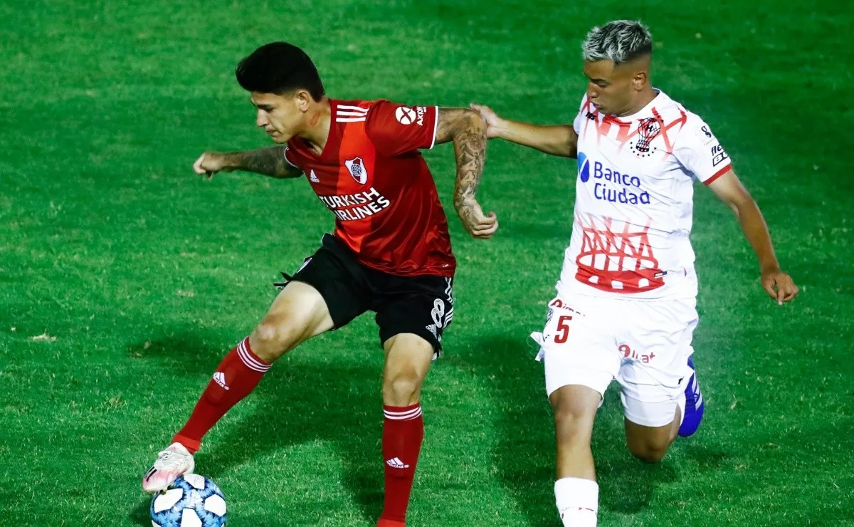 River se impone claramente en el historial ante Huracán.