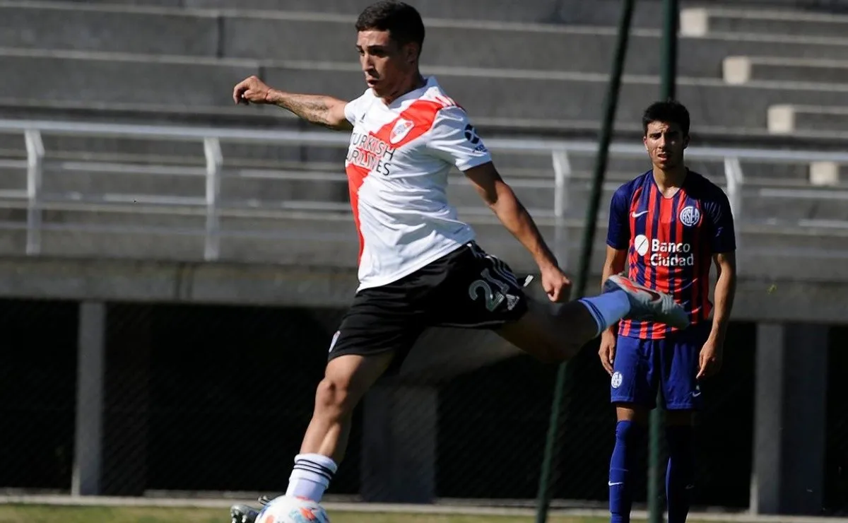 Santiago Montiel dejaría River para jugar a préstamo en Rosario Central, el primo de Gonzalo juega como lateral por izquierda.