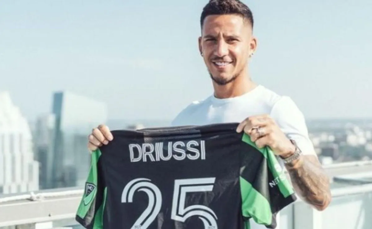 Driussi fue presentado en Austin y posó con su nueva camiseta