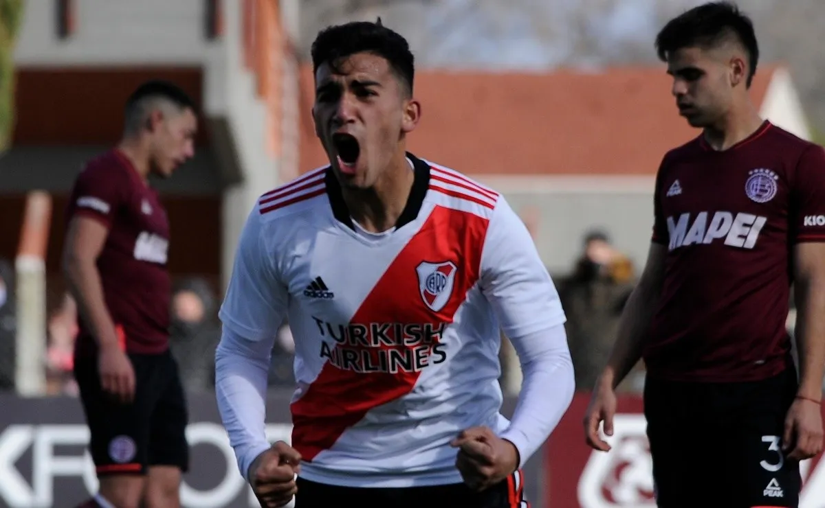 El grito de gol de Román Suárez, el goleador de la tarde.