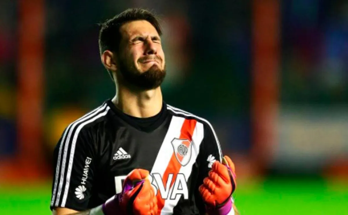 Augusto Batalla, arquero que todavía pertenece a River, firmó su contrato con San Lorenzo, club en el que jugará a préstamo en los próximos 18 meses.