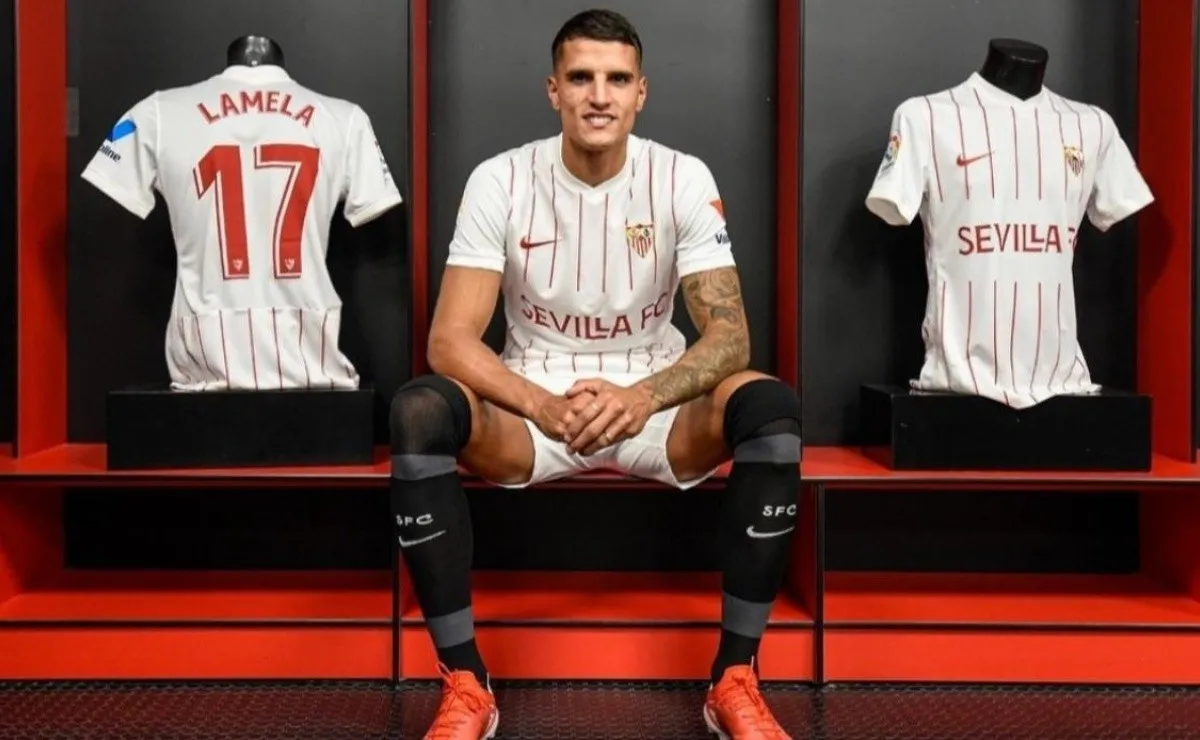 Erik Lamela firmó su contrato con el Sevilla