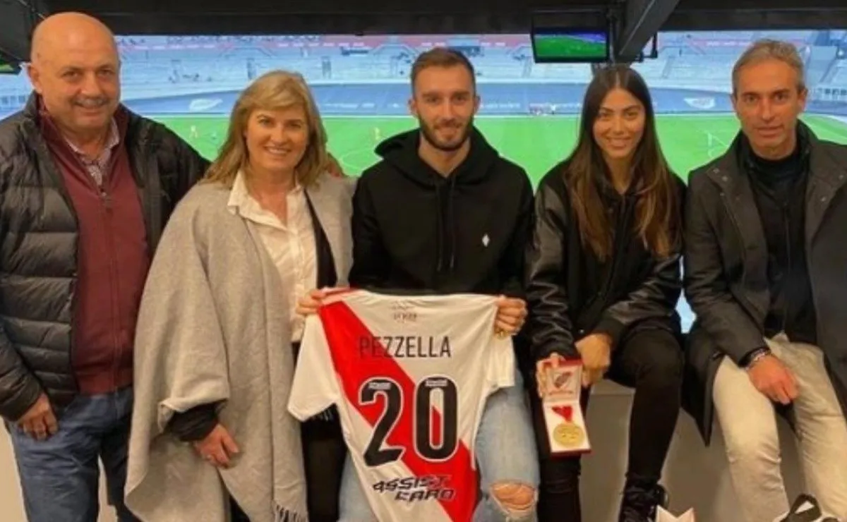 Germán Pezzella estuvo junto a su familia en el Monumental.