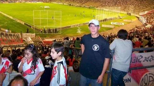 Braian Romero y su faceta como hincha de River, aparecieron fotos del delantero del Más Grande de adolescente cuando alentaba al Millonario en la tribuna.