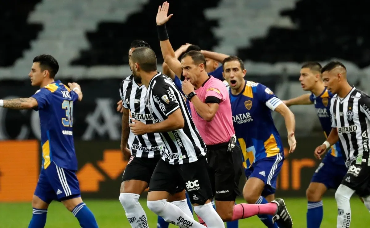 Conmebol evalúa sanciones para Boca y Atlético Mineiro luego de los incidentes.