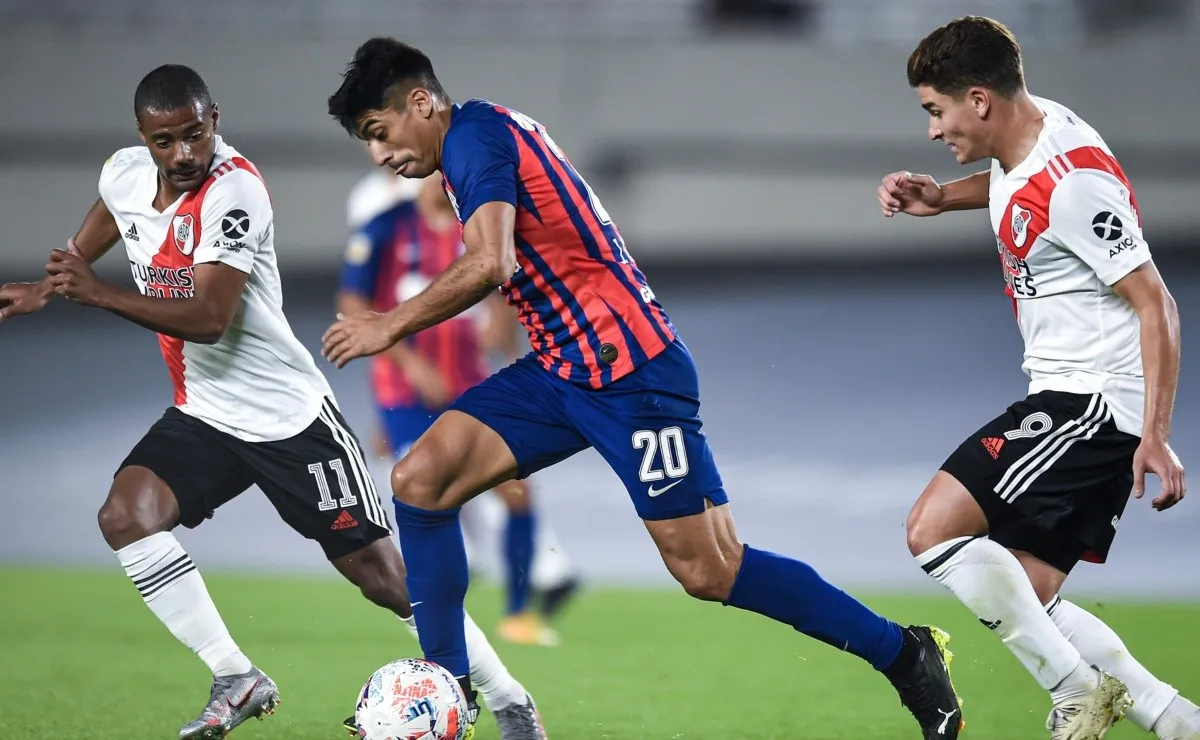 River y Boca se disputan a Juan Ramírez, volante de San Lorenzo en el mercado de pases.