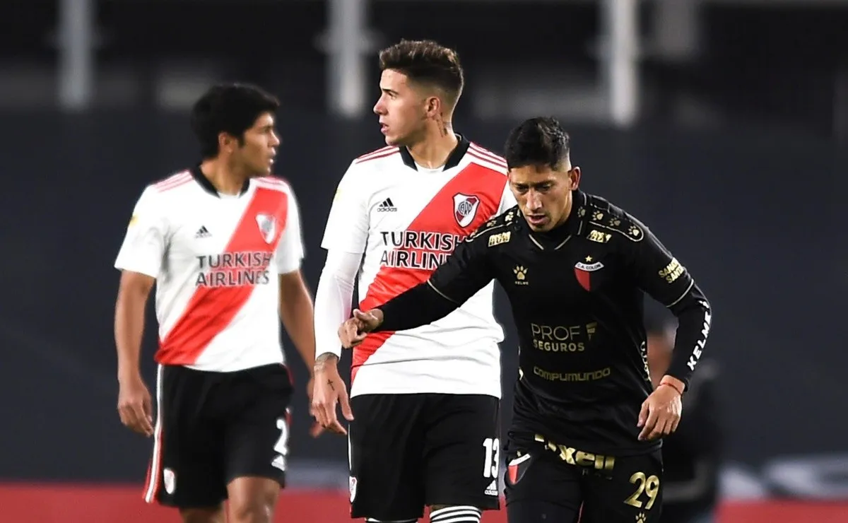 River arrancó con una derrota en la Liga Profesional: no pudo con Colón, que jugó gran parte del partido con un hombre menos.