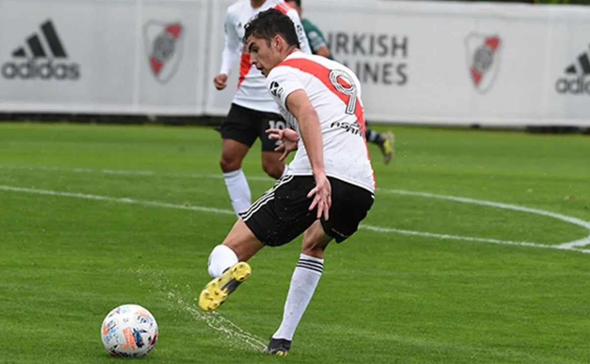 Las Divisiones Inferiores de River jugarán ante Estudiantes de La Plata por un partido pendiente de la primera fecha, es el regreso de los pibes tras casi tres meses.