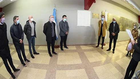 La Legislatura de la Ciudad de Buenos Aires homenajeó a River por sus 120 años, le entregó una placa conmemorativa que ya se encuentra en el hall del club.