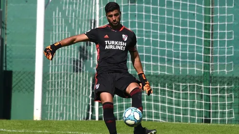 El arquero negocia para irse a otro club de Primera División.