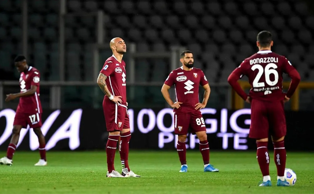 Torino lanzó una camiseta en honor a su amistad con River, la misma es blanca con una banda bordó cruzada, en la misma se puede leer la frase amistad eterna.