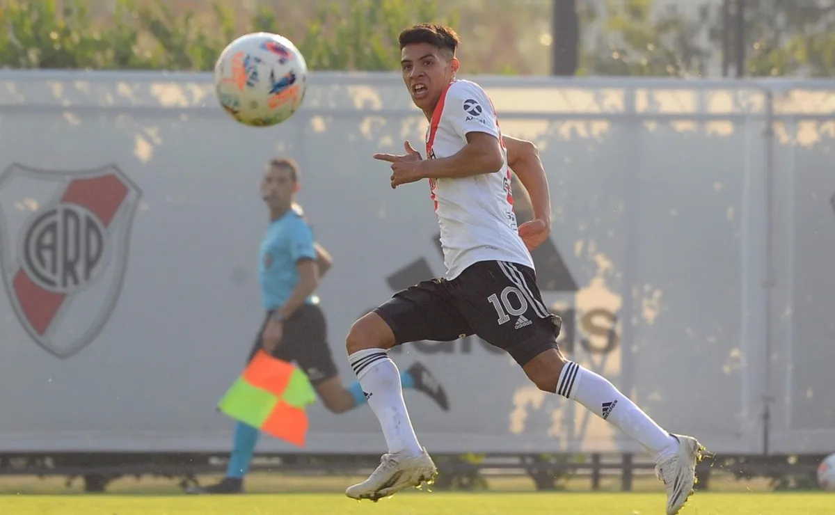 Tomás Galván, enganche de la Reserva que ya tuvo minutos en Primera y que es seguido de cerca por Marcelo Gallardo.