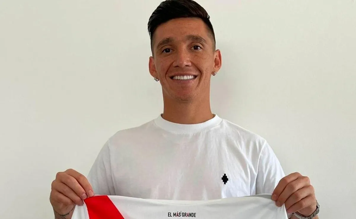 Matías Kranevitter recibió por parte de la dirigencia de River el Manto Sagrado con el número 5 y su apellido en la espalda, el tucumano es embajador del Más Grande.