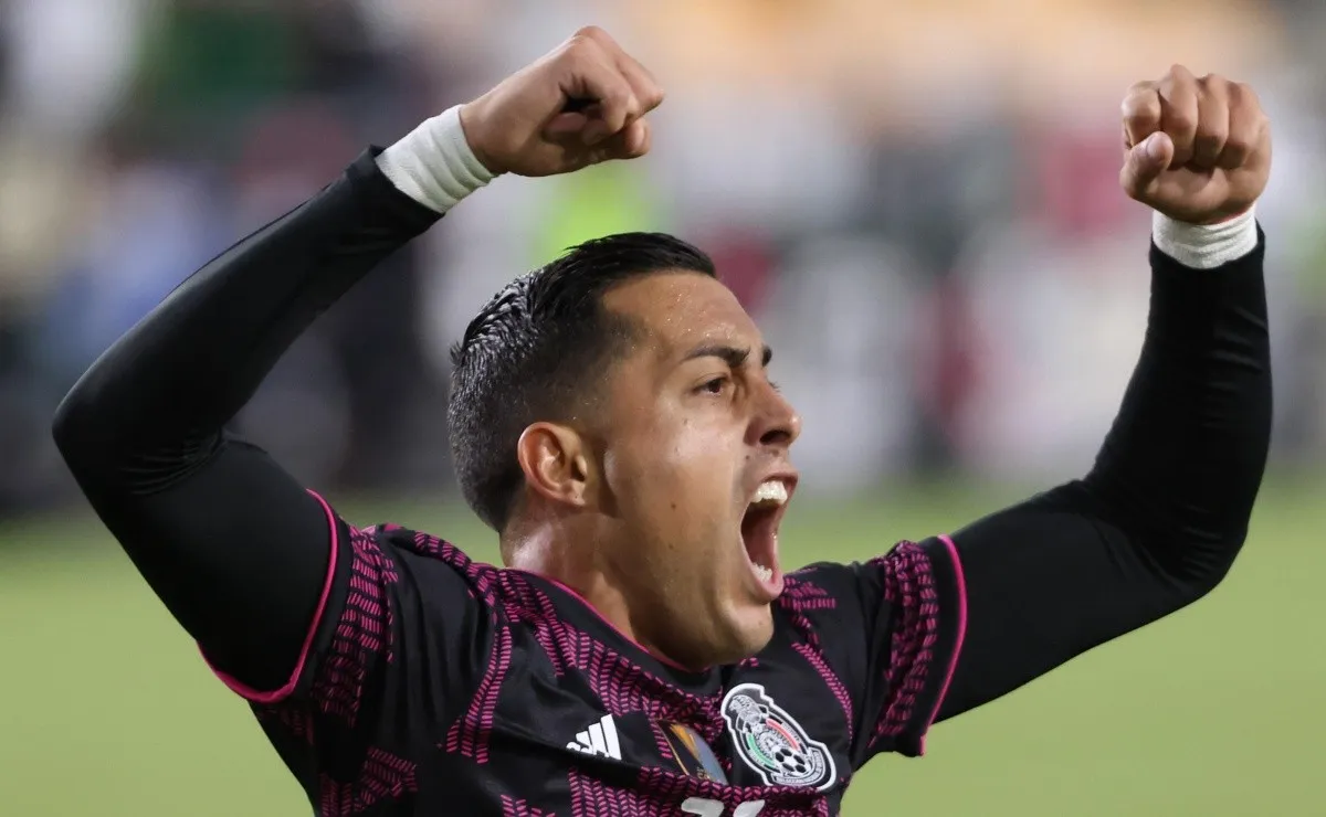 El Mellizo marcó su primer gol oficial con la selección mexicana.
