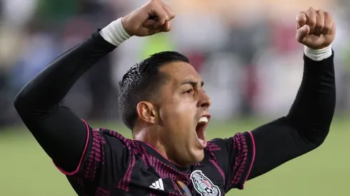 El Mellizo marcó su primer gol oficial con la selección mexicana.