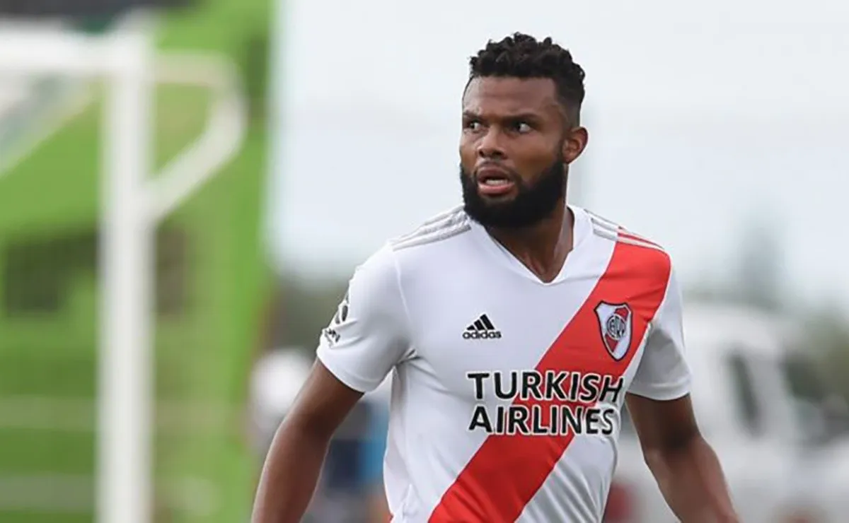El defensor ex River que jugará para Venezuela.