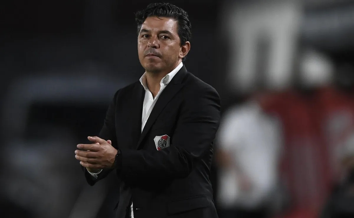 El DT de River aguarda por la llegada de un mediocampista ofensivo para la Copa Libertadores.