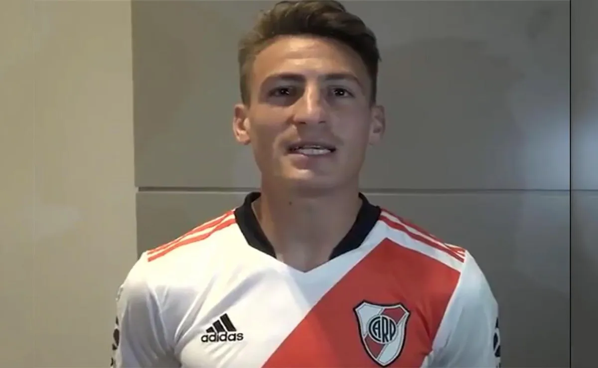 Romero se mostró por primera vez con la banda roja puesta.