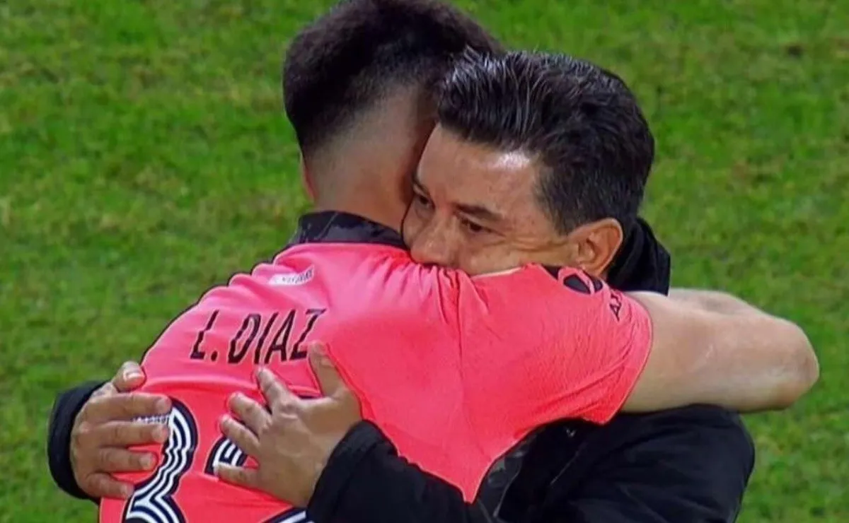 El Muñeco demostró su mejor pegada frente al arquero juvenil de River.