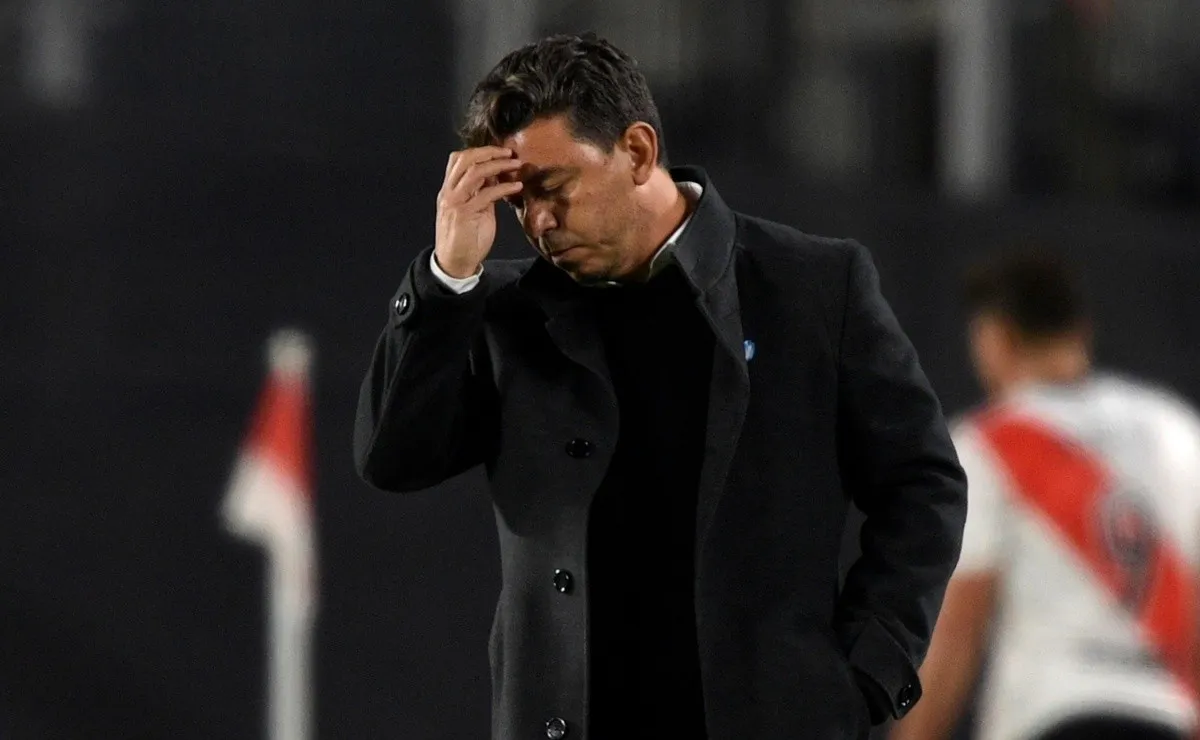 Para agarrarse la cabeza. El Millonario todavía no tiene rivales para enfrentar en la pretemporada.