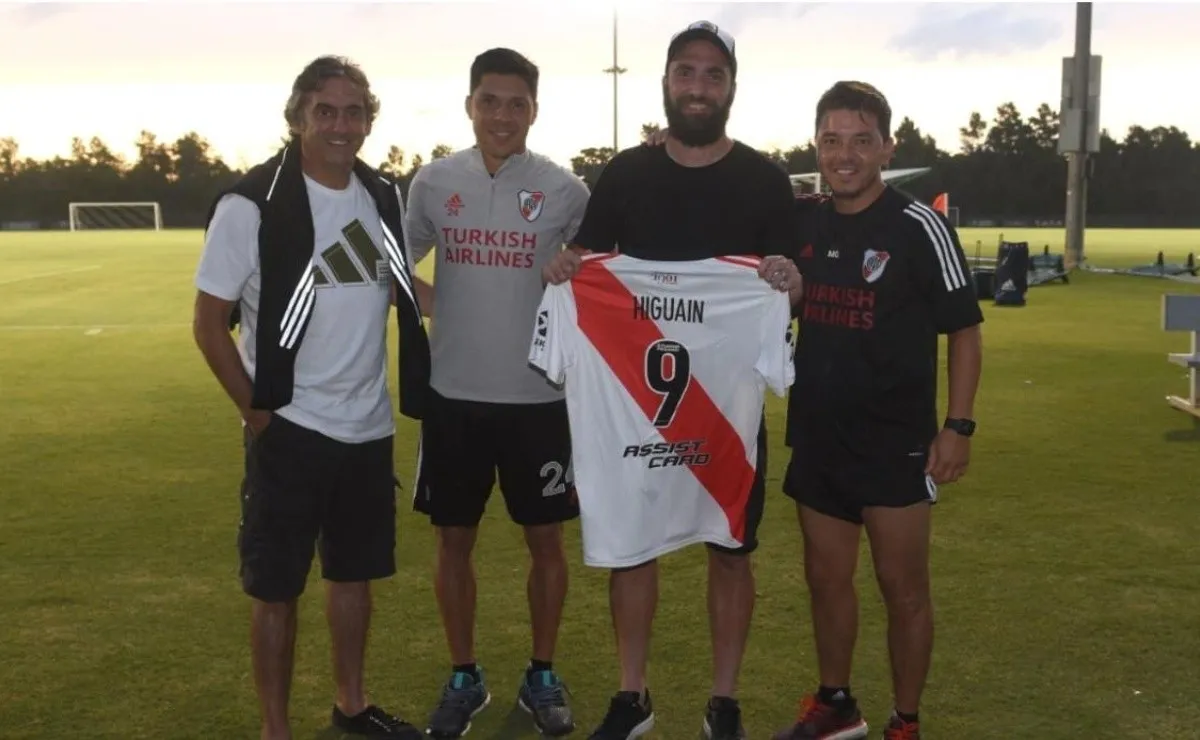 Gonzalo Higuaín estuvo presente en el entrenamiento de River en USA.