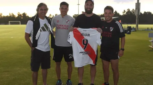 Gonzalo Higuaín estuvo presente en el entrenamiento de River en USA.