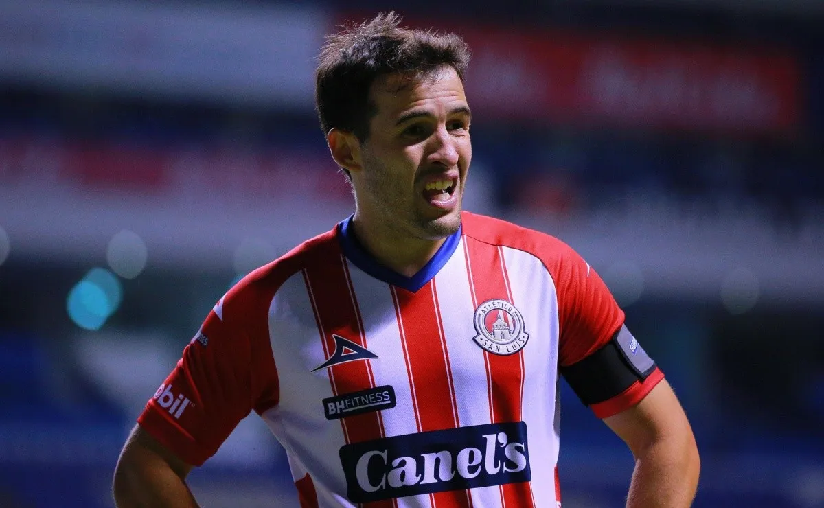 El uruguayo es jugador libre y escucha ofertas.