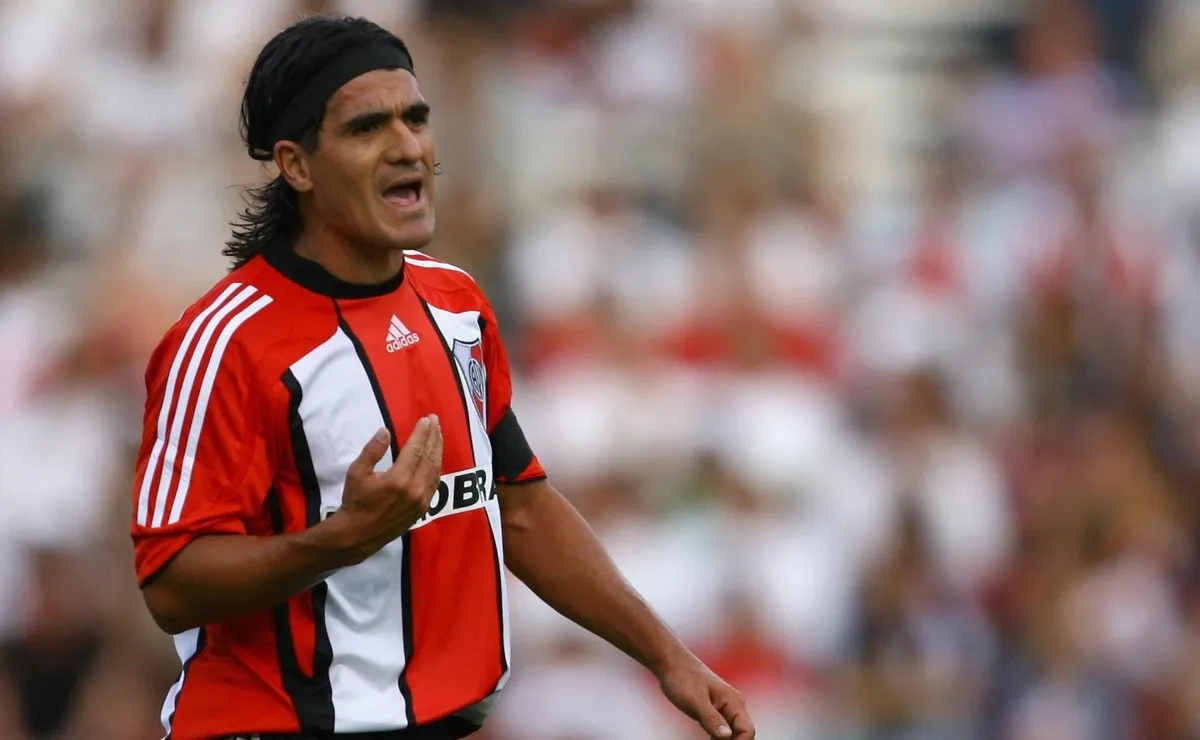 Ariel Ortega elogió a Enzo Pérez, sostuvo que el mendocino puede estar en la bandera de los ídolos junto a Ponzio y Maidana.