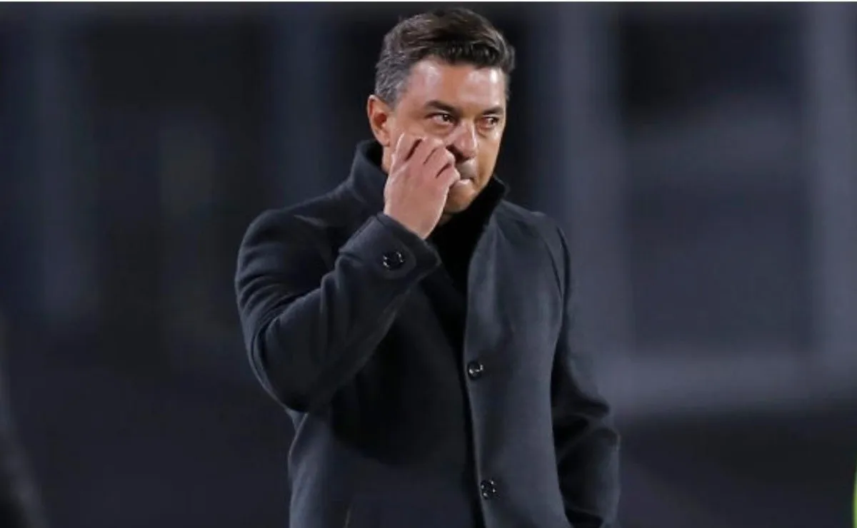 Marcelo Gallardo planifica el equipo para jugar frente a Argentinos por la Libertadores.