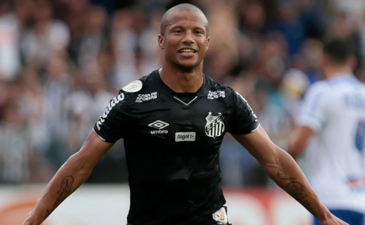 Carlos Sánchez volverá a las canchas después de casi nueve meses de parate.