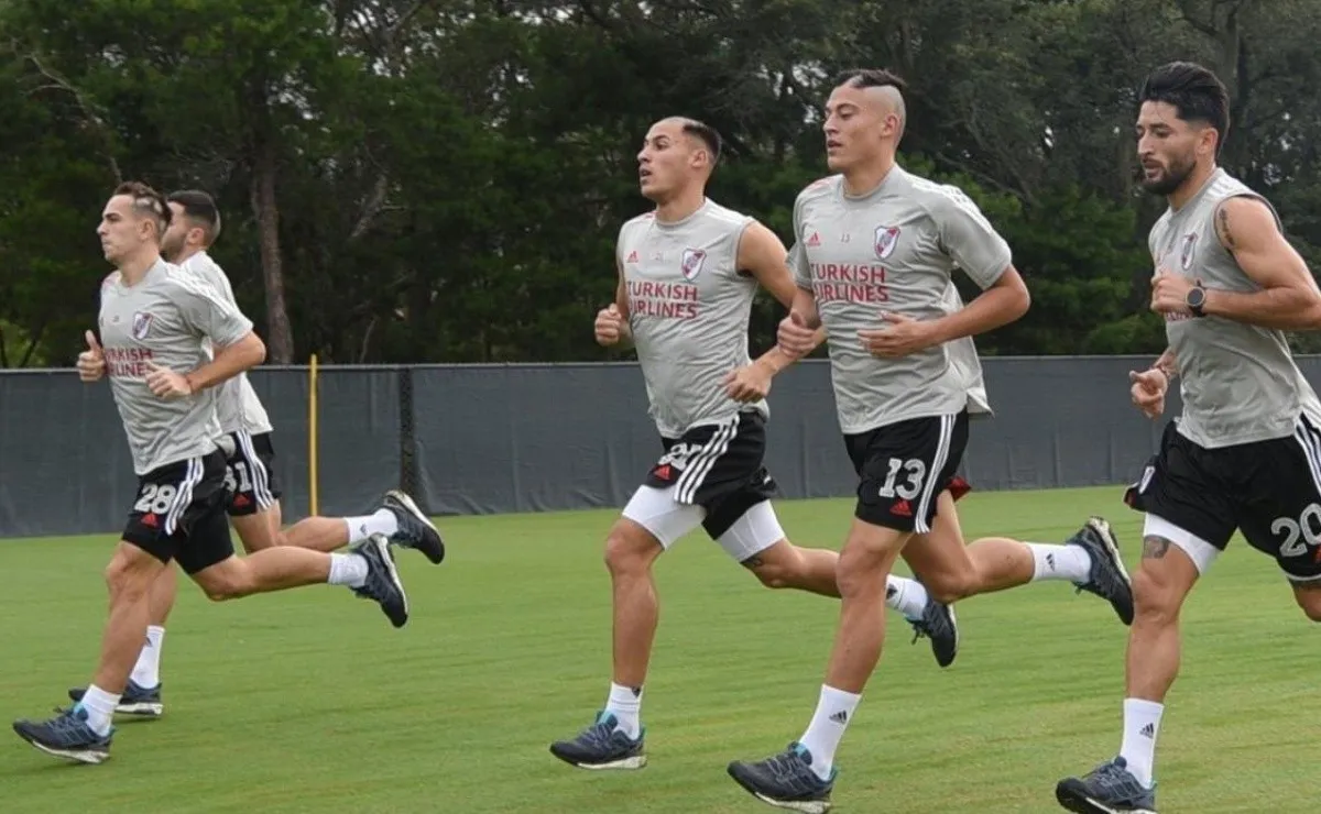 Peña, Lecanda y Girotti pasaron por la peluquería de los más grandes del plantel.
