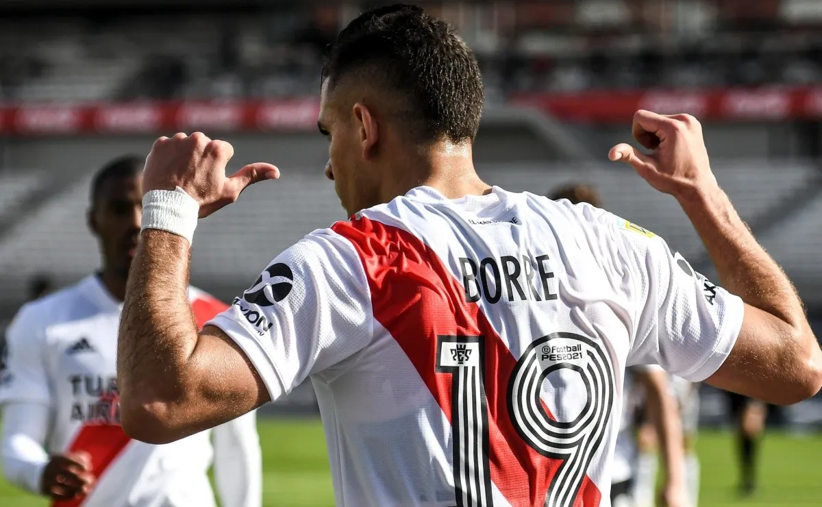 Rafael Santos Borré deberá resolver qué será de su futuro una vez que termine su participación en la Copa América, River quiere que siga en el club.