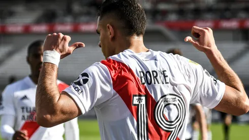 Rafael Santos Borré deberá resolver qué será de su futuro una vez que termine su participación en la Copa América, River quiere que siga en el club.