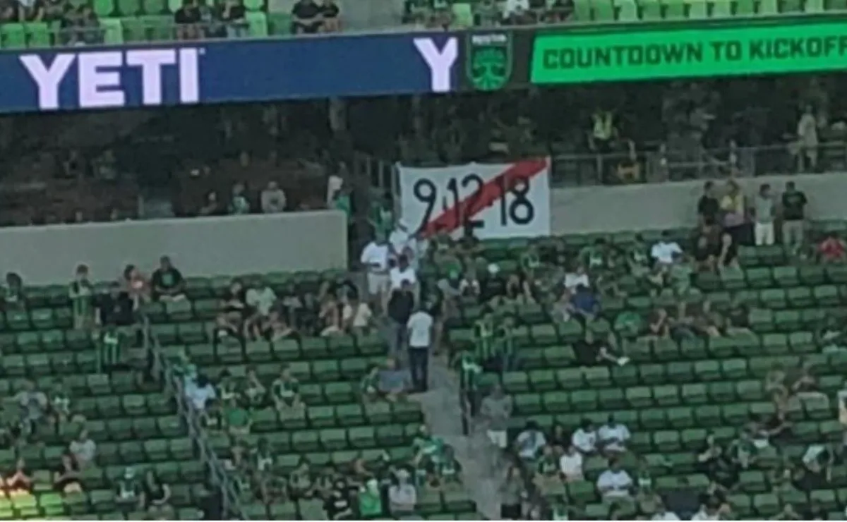 Los hinchas de River en USA sorprendieron con una bandera particular