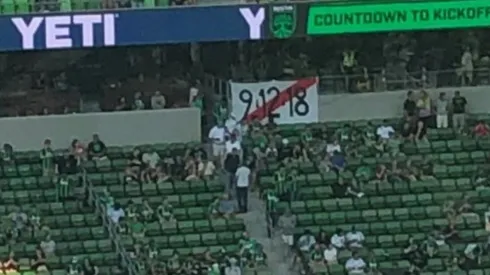 Los hinchas de River en USA sorprendieron con una bandera particular