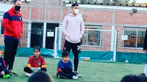 Enzo Pérez disfrutó de una tarde de fútbol con los chicos que concurren a su academia de fútbol en Maipú, Mendoza.