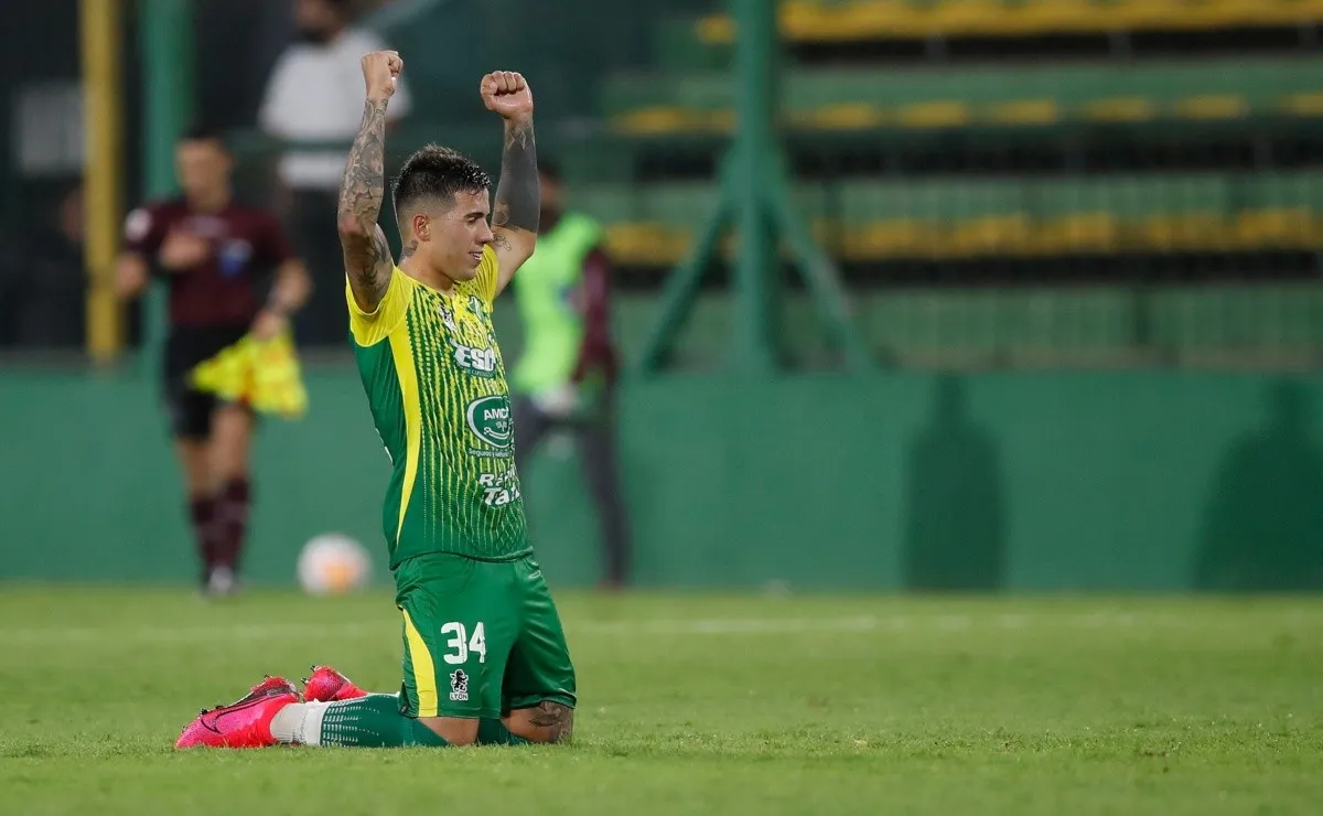 Enzo Fernández se ausentó del entrenamiento de Defensa y Justicia y presiona para volver a River ahora y no a fin de año como establece el préstamo.