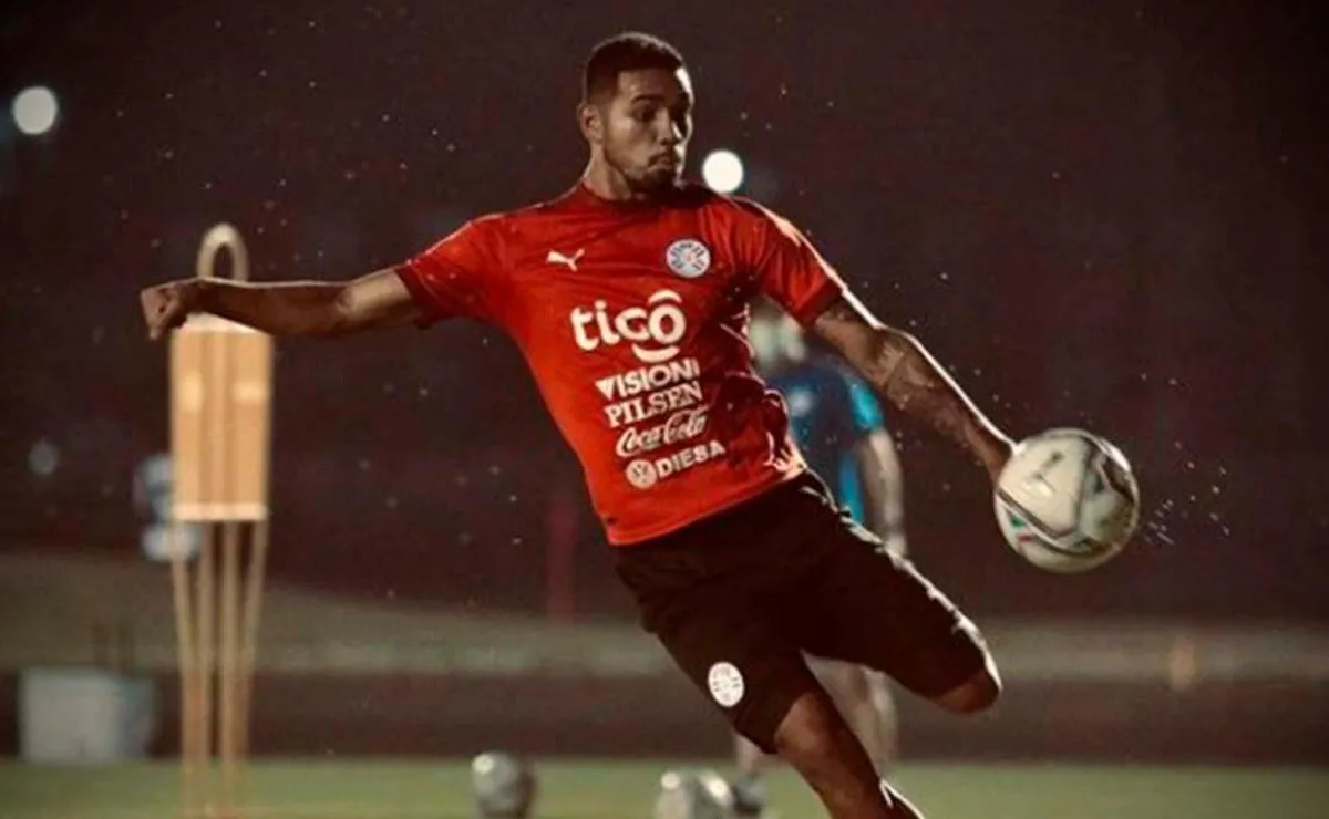 David Martínez hizo su debut con la Selección de Paraguay ante Bolivia por la Copa América 2021, el futbolista de River ingresó a falta de 15 minutos y jugó como lateral por izquierda.