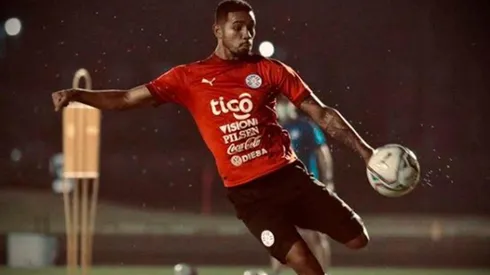 David Martínez hizo su debut con la Selección de Paraguay ante Bolivia por la Copa América 2021, el futbolista de River ingresó a falta de 15 minutos y jugó como lateral por izquierda.