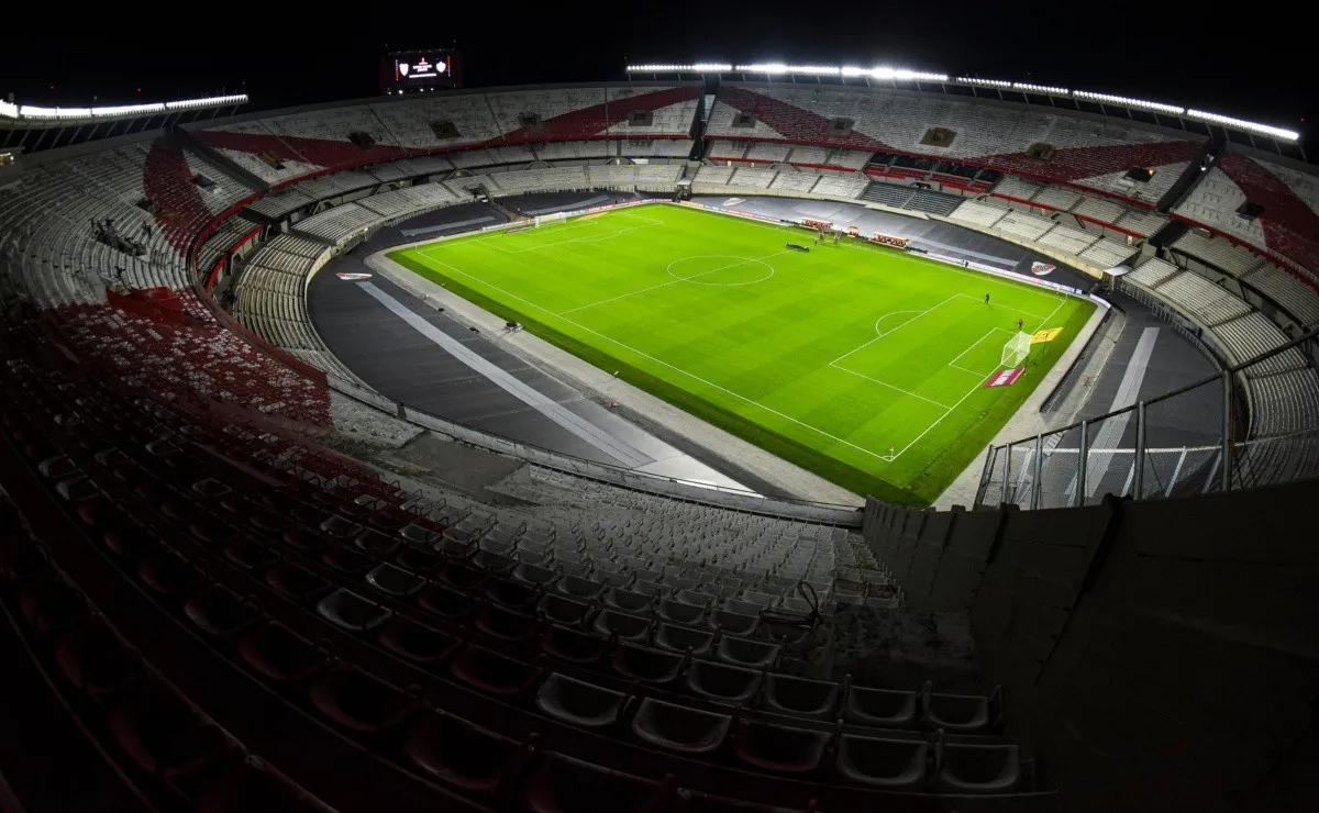 Siguen las obras en el Monumental, además el drenaje funcionó a la perfección y cómo funciona el sistema que hace que el campo de juego siempre esté en la temperatura ideal.