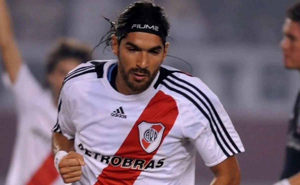 Sebastián Abreu se retira del fútbol jugando en su país