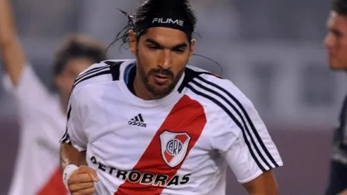 Sebastián Abreu se retira del fútbol jugando en su país
